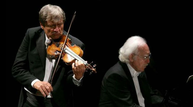 Uto Ughi  <em>violino</em><br/>Alessandro Specchi  <em>pianoforte</em>